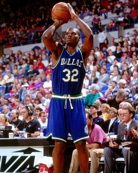 PORTLAND, OR - CIRCA 1993: Jamal Mashburn #32 of the Dallas Mavericks shoots against the Portland Trailblazers circa 1993 at the Veterans Memorial Coliseum in Portland, Oregon. NOTE TO USER: User expressly acknowledges and agrees that, by downloading and or using this photograph, User is consenting to the terms and conditions of the Getty Images License Agreement. Mandatory Copyright Notice: Copyright 1993 NBAE (Photo by Brian Drake/NBAE via Getty Images) *** Local Caption *** Jamal Mashburn